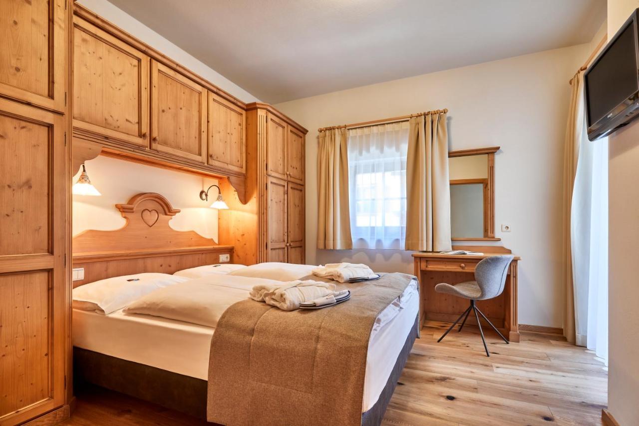 Hotel Marmolada Corvara In Badia Esterno foto