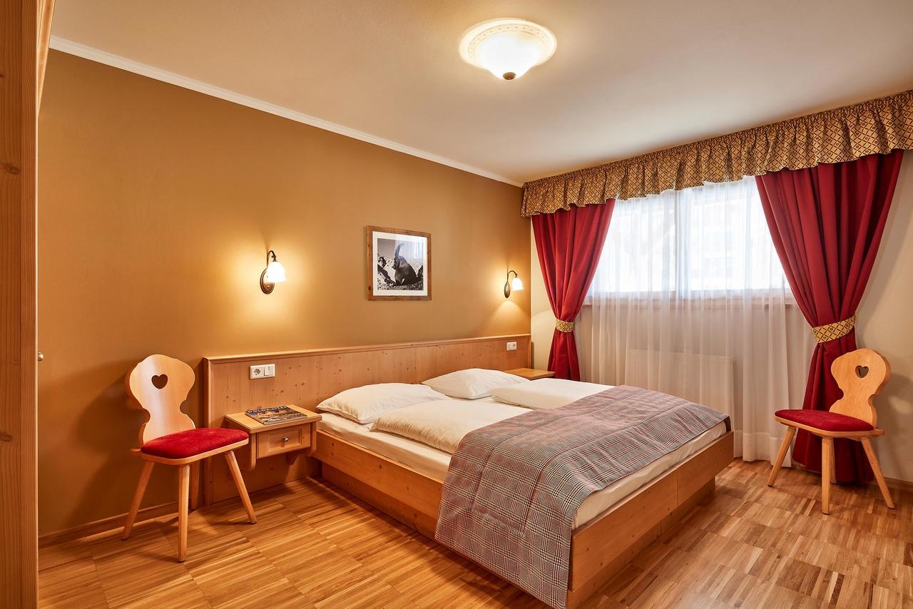 Hotel Marmolada Corvara In Badia Esterno foto